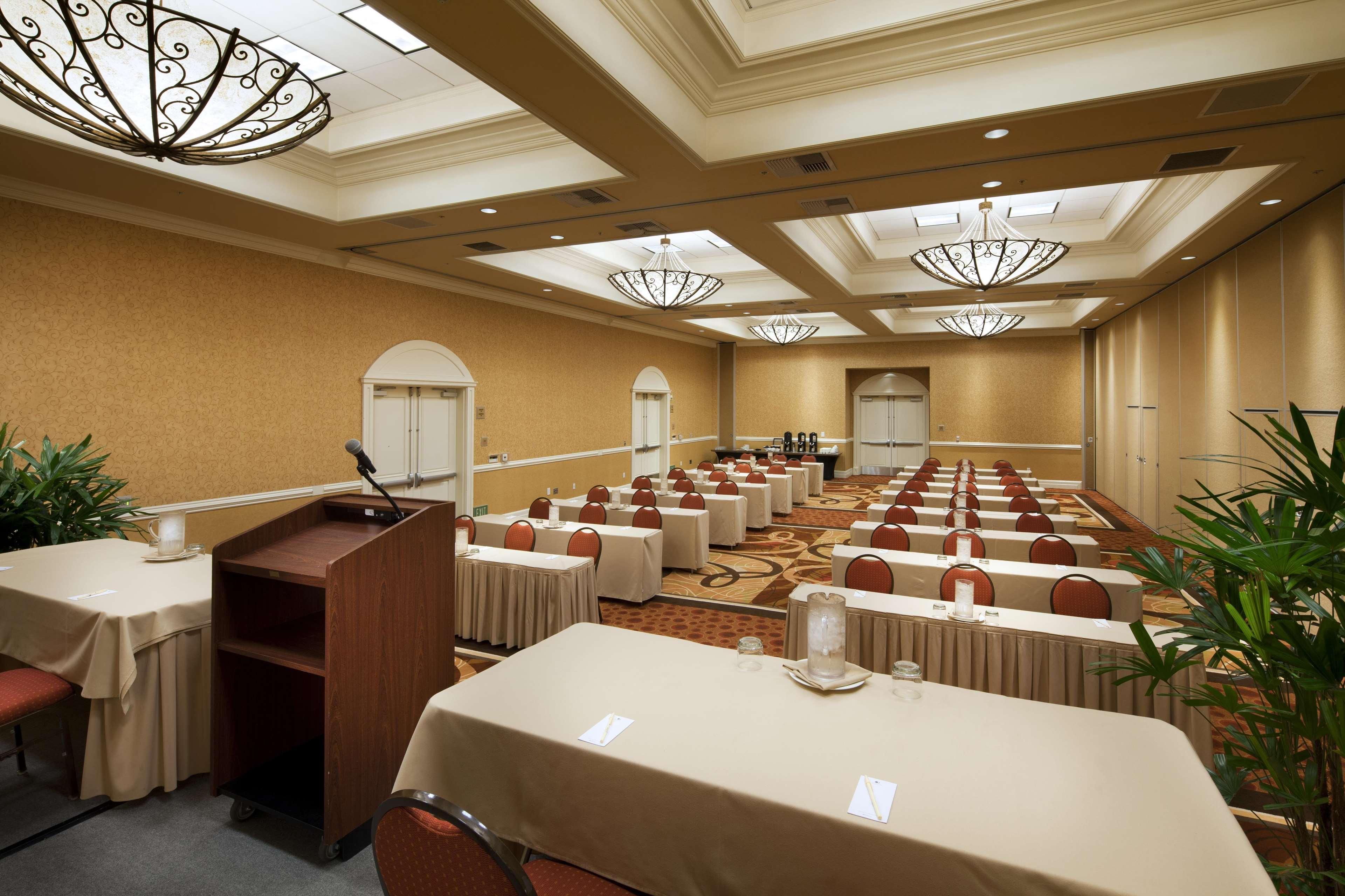 Doubletree Guest Centro De Convenciones Hotel 3*